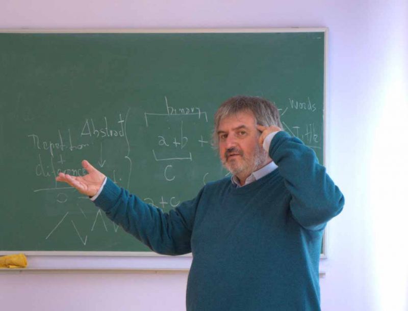 Boris frente al pizarrón